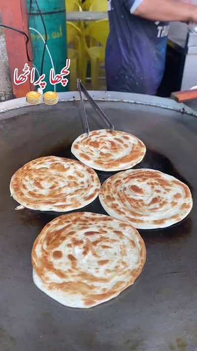 I want a professional lacha paratha ,chai garigrer ,waiter