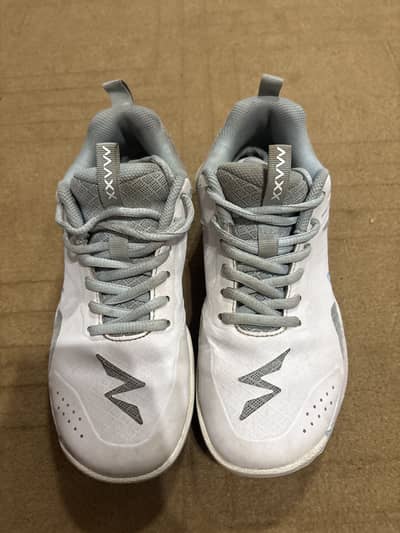 Maxx superman badminton shoes size 39