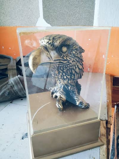 Gold Eagle Statue & Stylish Table Lamp