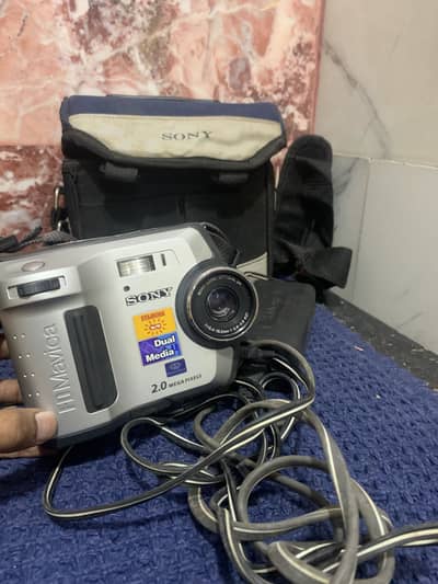 Vintage Sony Mavica Digital Camera – 2.0 MP Retro antique item