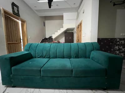 6 Seater Sofa Set & Wooden Bed in Excellent Condition