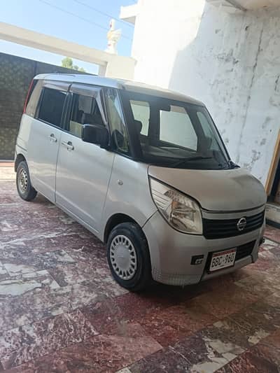 Nissan Roox 2012