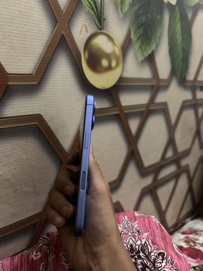 Apple iPhone 16