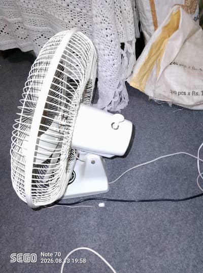 Fan (AC DC) selling for a reasonable price