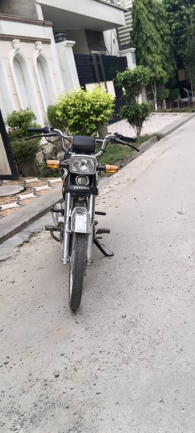 HONDA CD70 2025