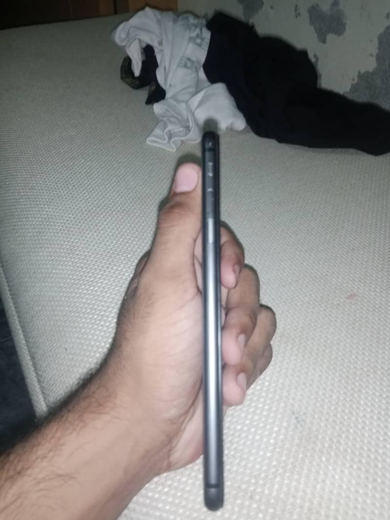 Apple iPhone 8 Plus 3
