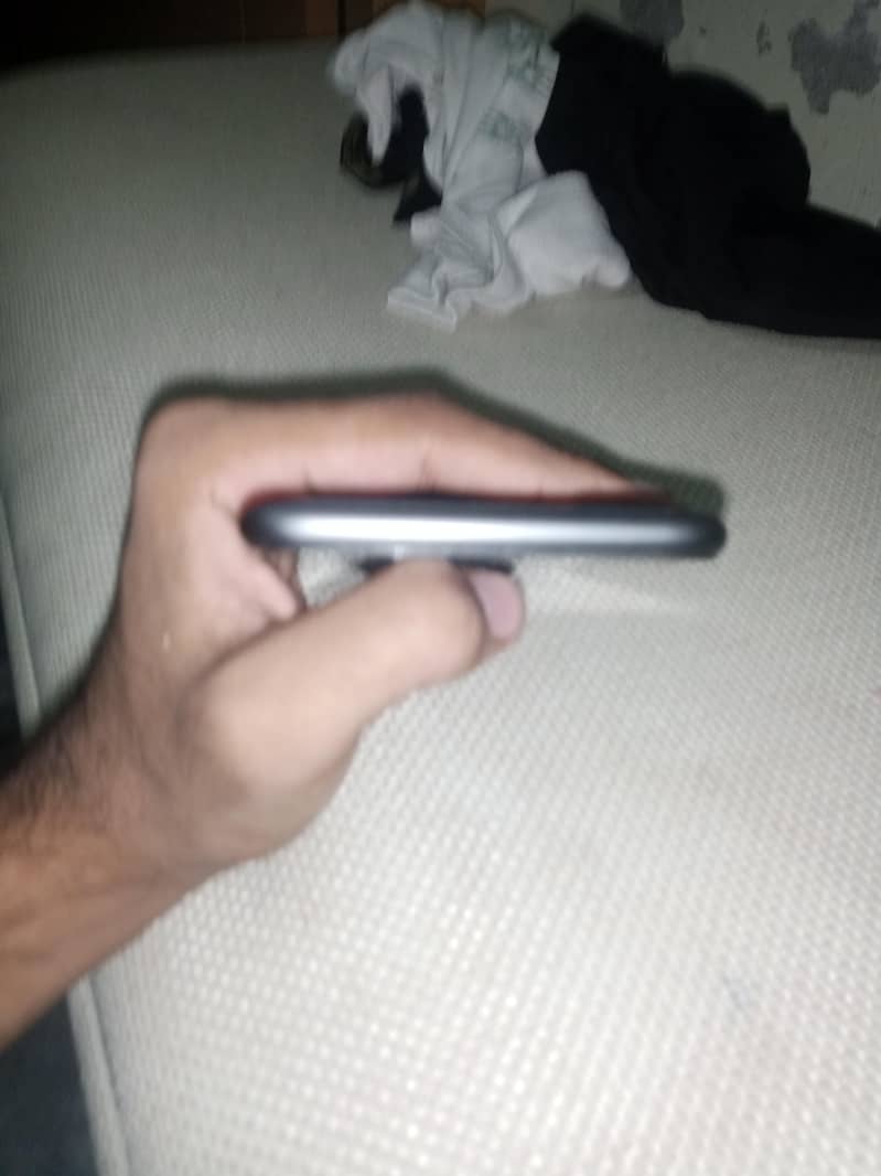 Apple iPhone 8 Plus 4