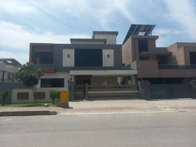 1 KANAL BOULEVARD DOUBLE UNIT 6 BEDROOM DESIGNER HOUSE FOR SALE