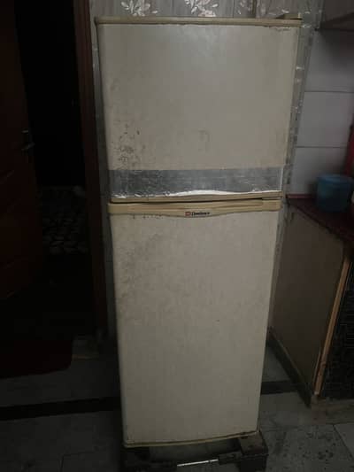 Dawlance fridge small Size all okay no issue 100% warking