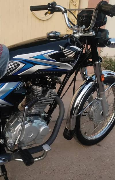 New condition hai used b ni hoie hai  zayada  bilkol new hai /