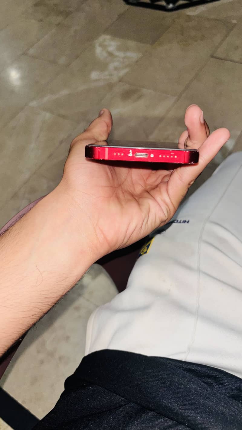 Apple iPhone 13 4