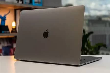 Macbook Pro 2018, i9, 32gb ram, 512 gb ssd,4gb dedicated graphic card.