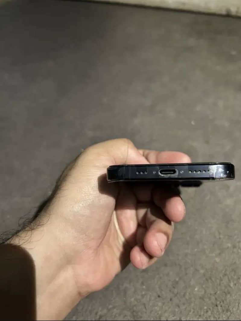 Apple iPhone 15 Pro 1