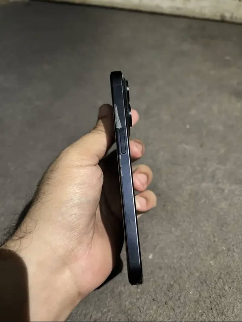 Apple iPhone 15 Pro 2