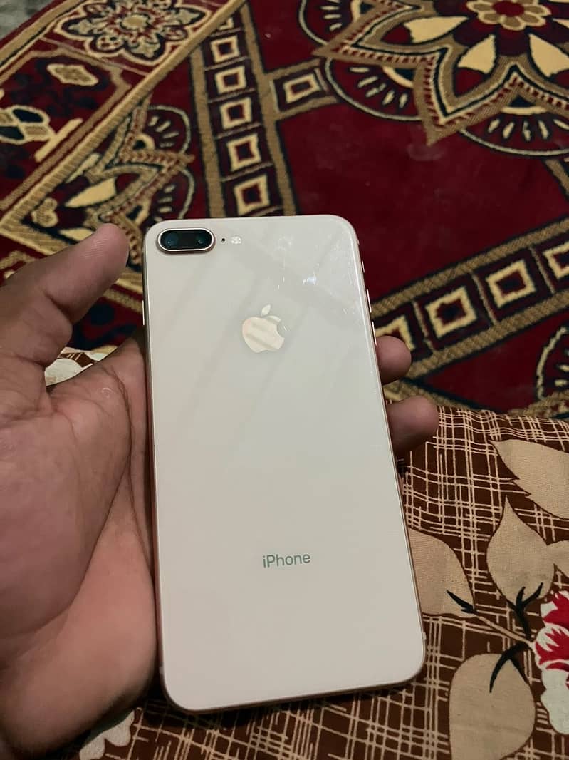 Apple iPhone 8 Plus 1