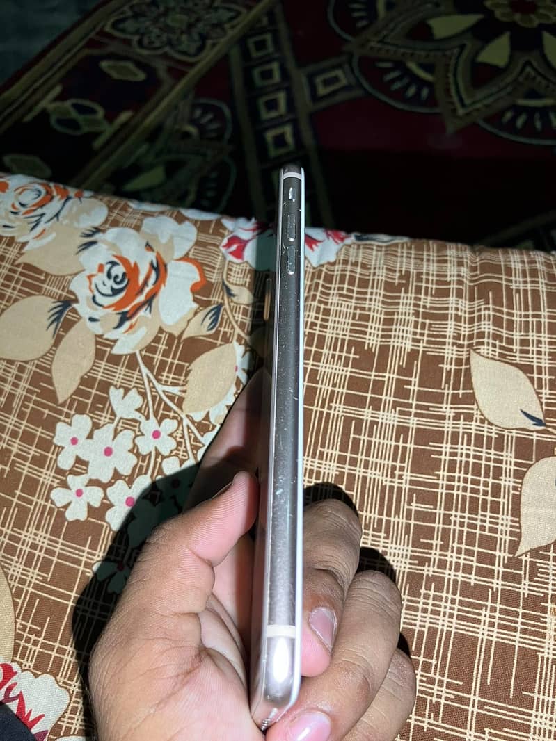 Apple iPhone 8 Plus 3