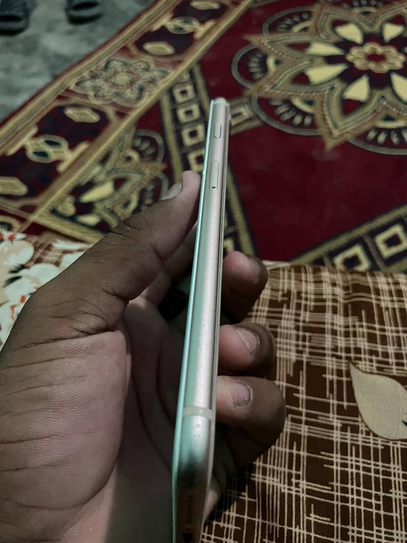Apple iPhone 8 Plus 6