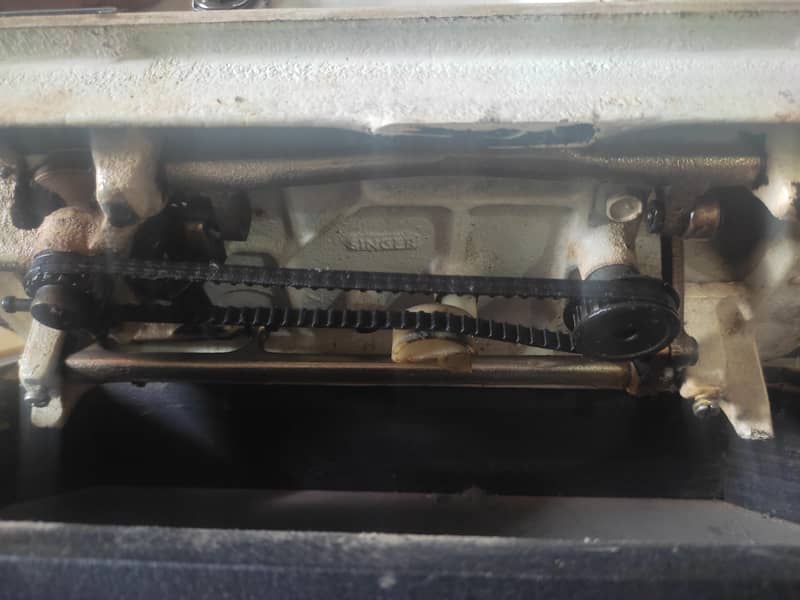 Singer sewing Machine 5