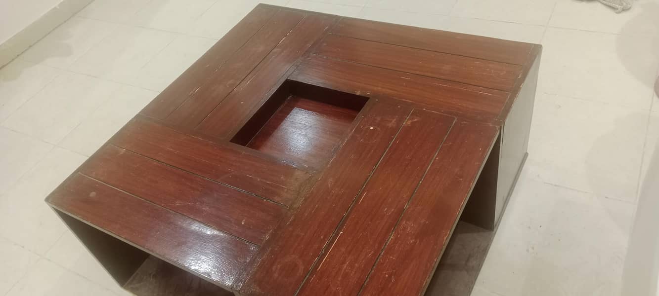 Central Table 0