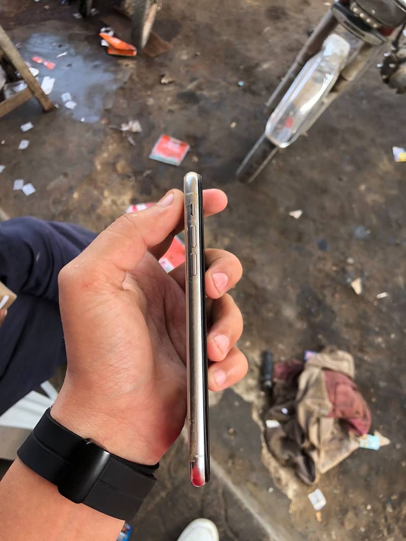 Apple iPhone X 3