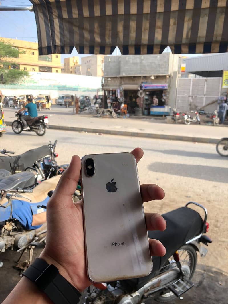 Apple iPhone X 4