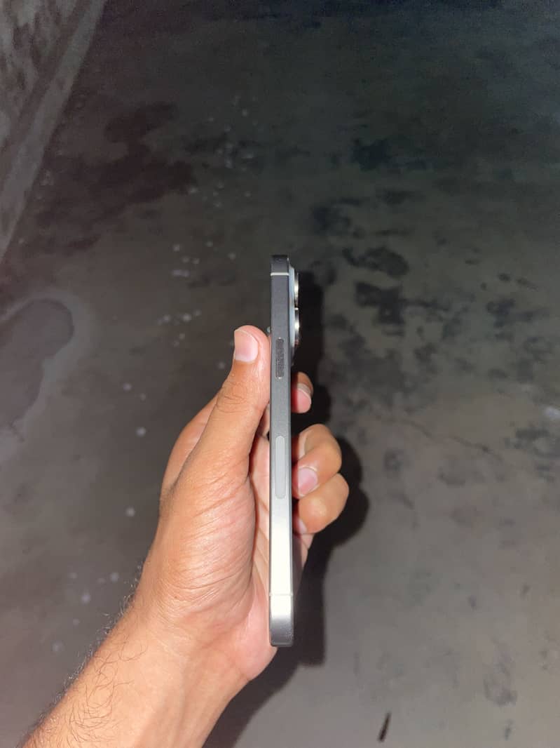 Apple iPhone 15 Pro Max 1