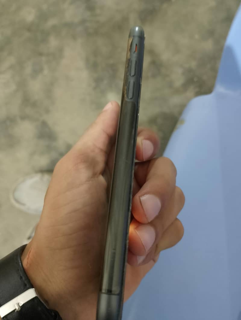 Apple iPhone 11 3