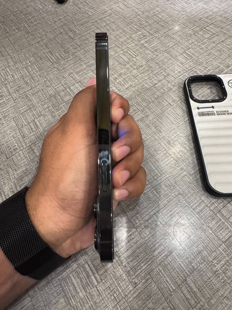 Apple iPhone 13 Pro 0