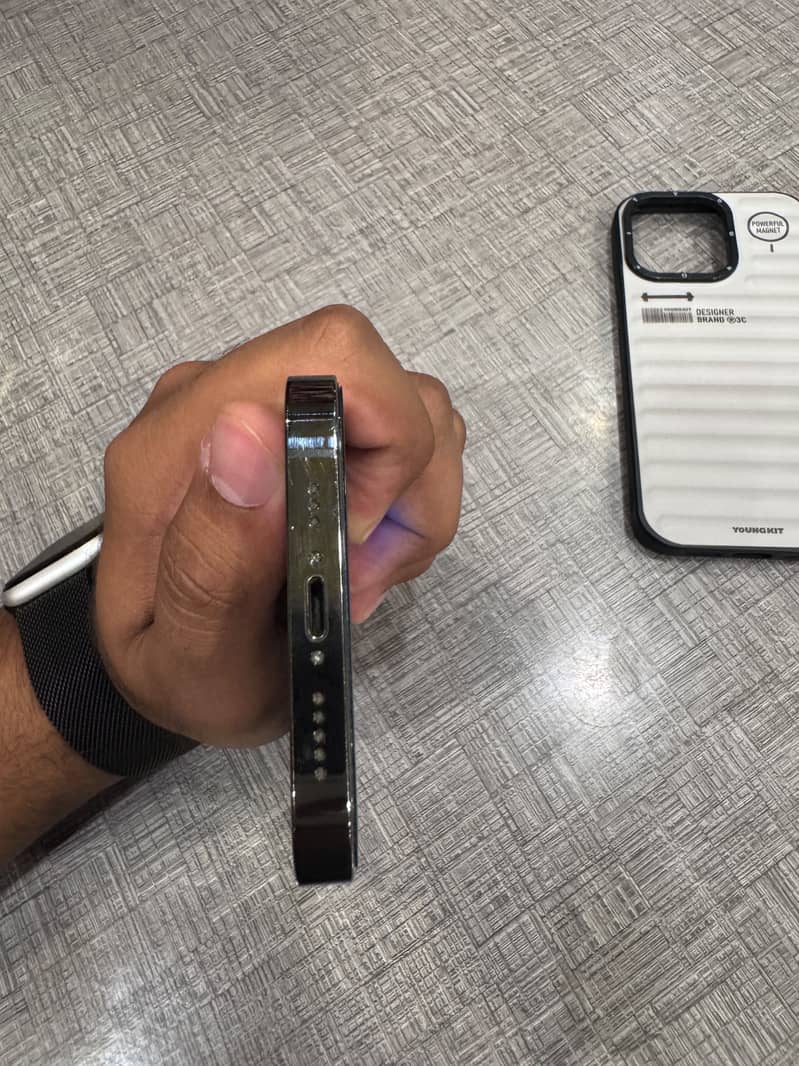 Apple iPhone 13 Pro 1