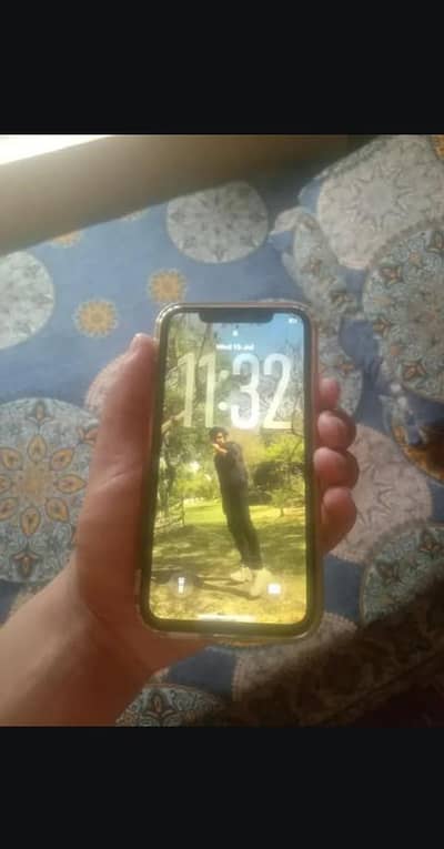 Apple iPhone 11 (factory unlocked)