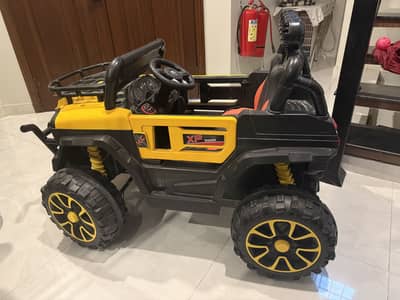 Yellow 4/4 Jeep battery chargeable