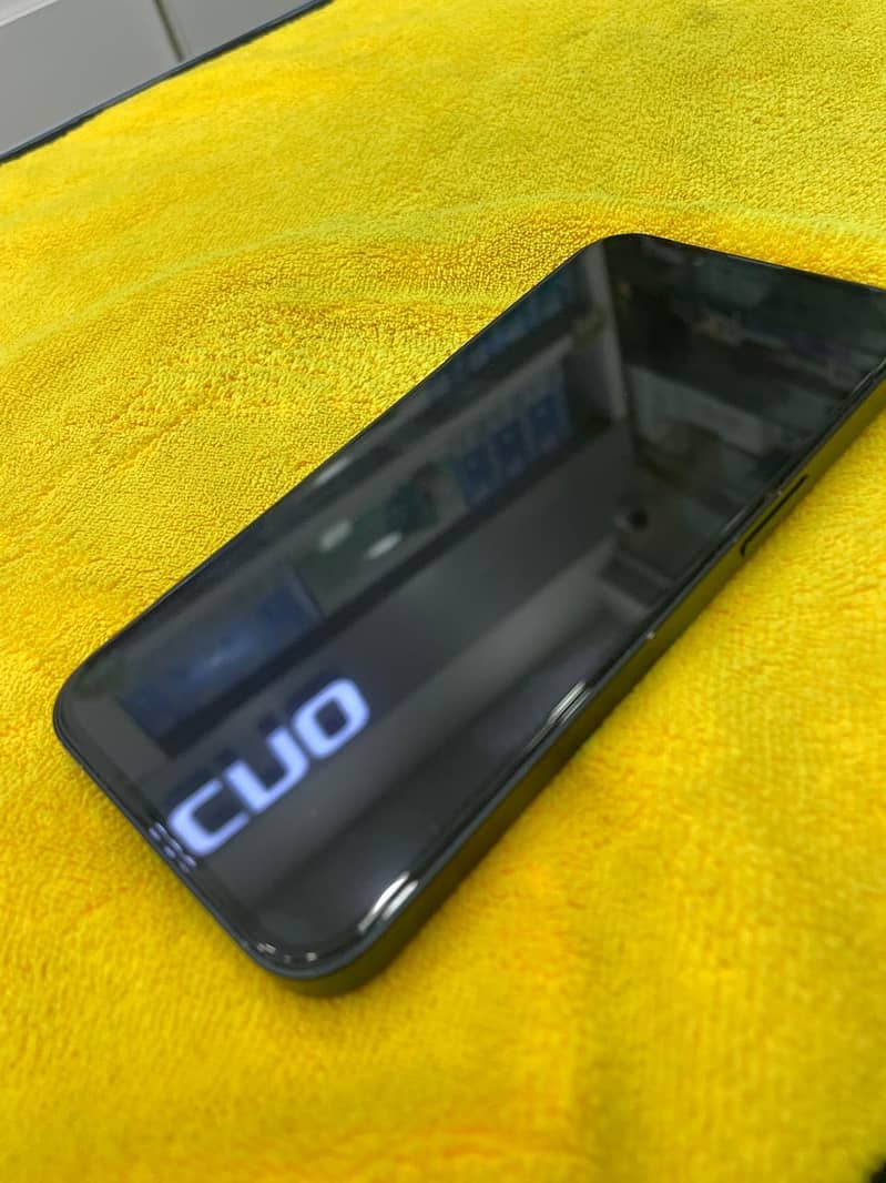 Apple iPhone 13 5