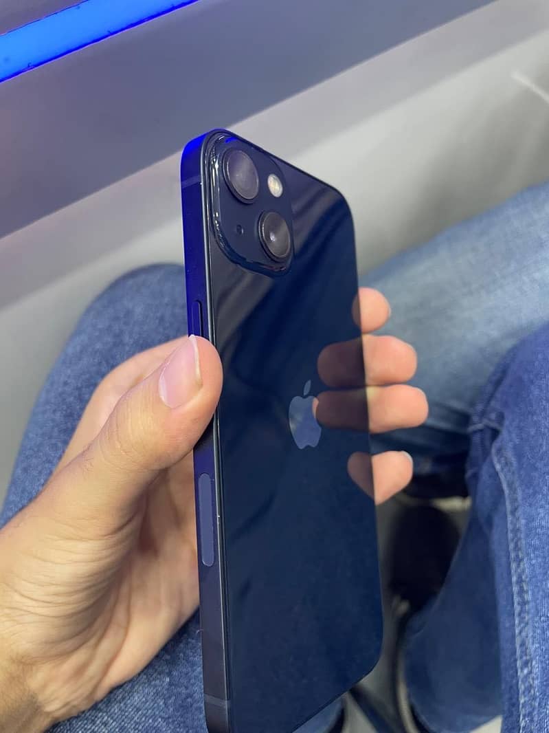 Apple iPhone 13 2