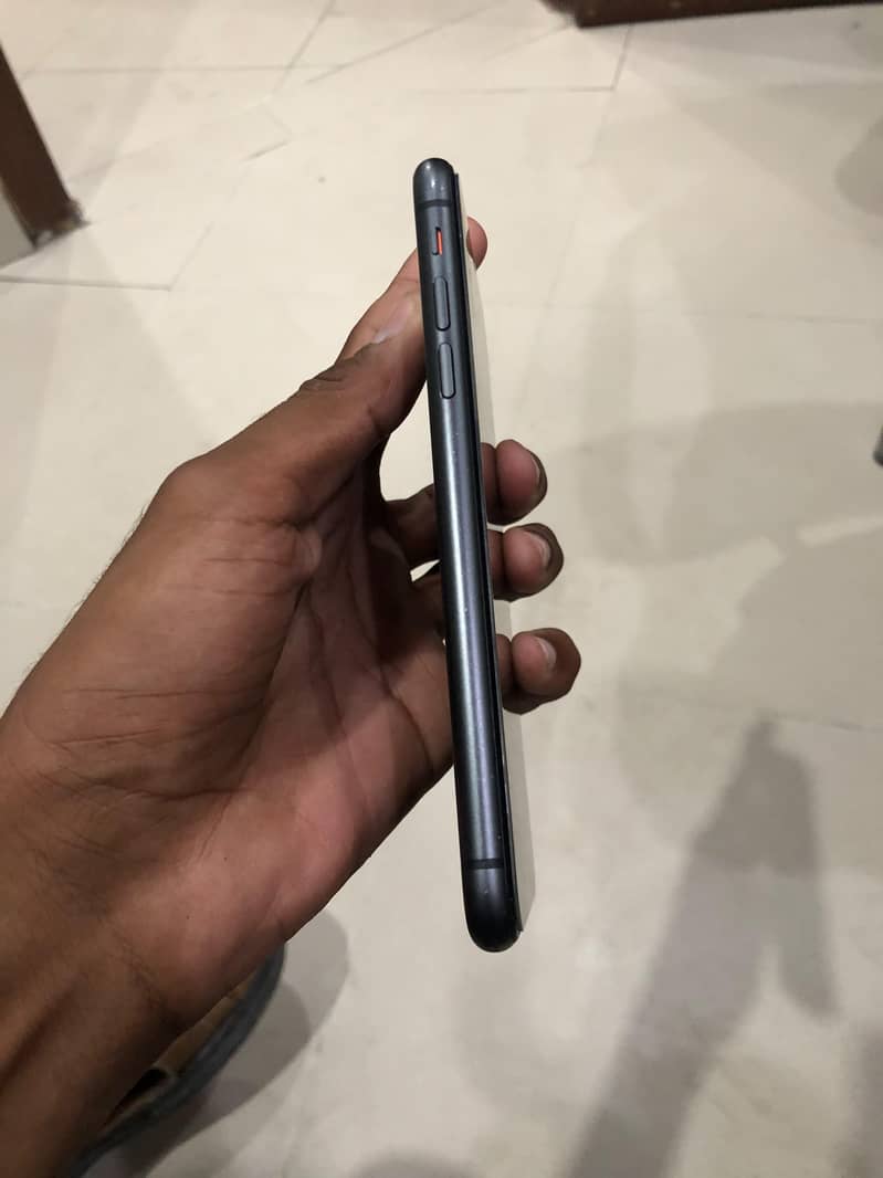Apple iPhone 11 3