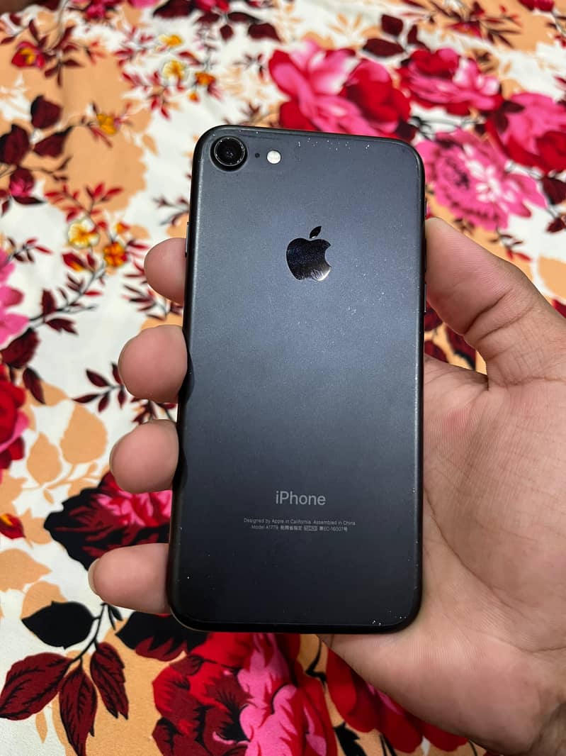 Apple iPhone 7 0