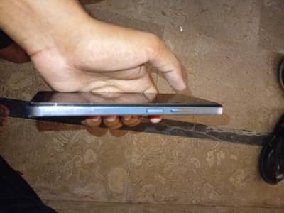 infinix hot 40i. . . 8+8 ram 128 rom