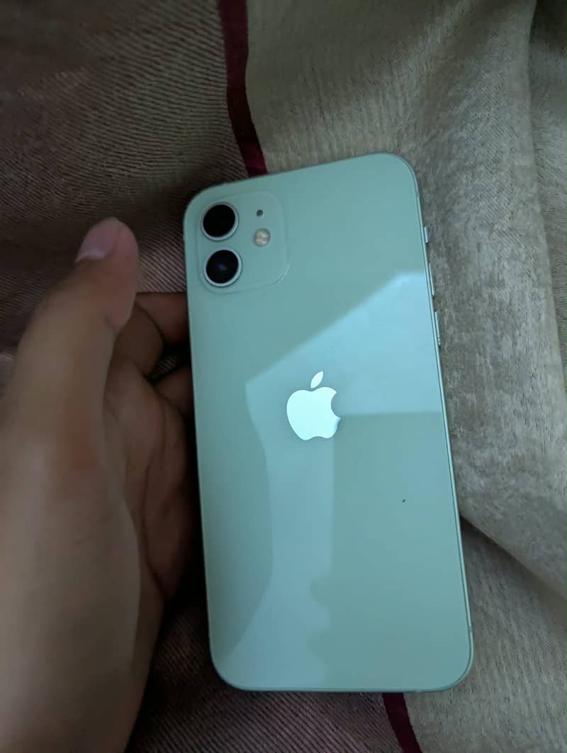 Apple iPhone 12 4