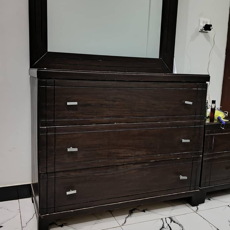dressing table / storage 0