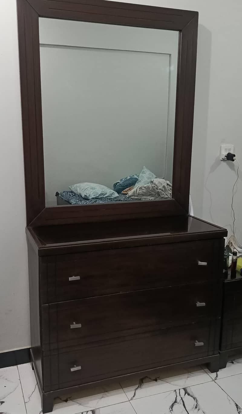 dressing table / storage 1