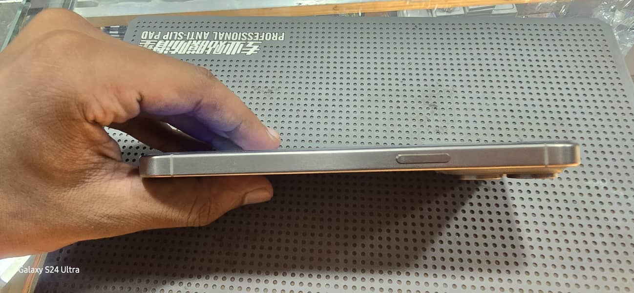 Apple iPhone 15 Pro Max 3