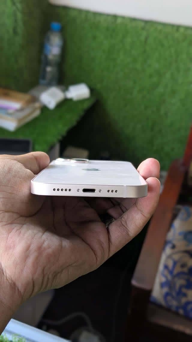 Apple iPhone 13 2