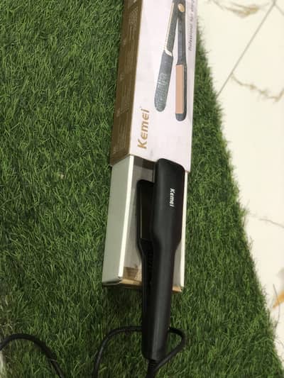 Kemei Hair Straightener – Like New – With Original Box