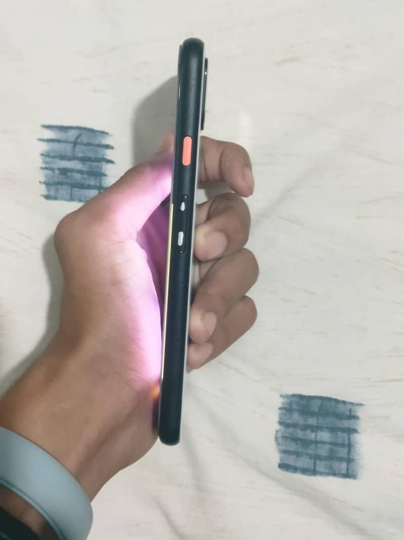 Google Pixel 4 3