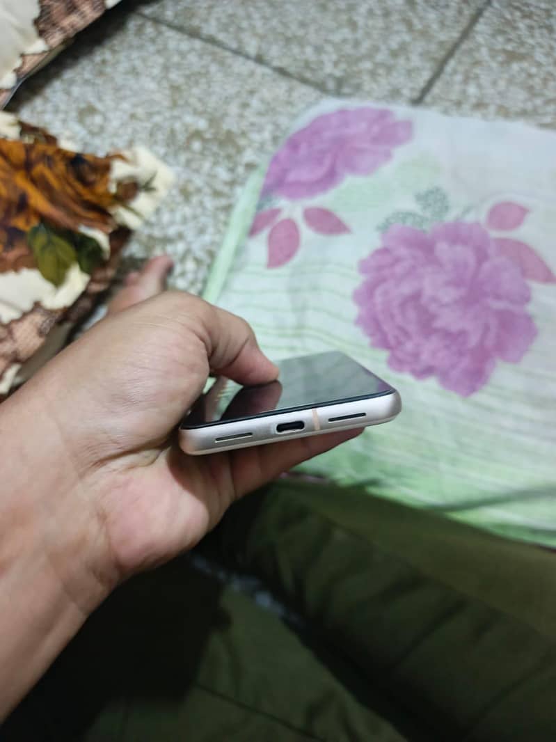 Google Pixel 8 Pro 4