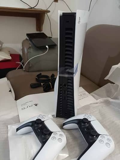 PS 5 play station gaming console 1tb memory 2 controller with box