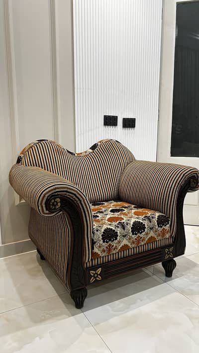1 seater Solid Sofa for sale