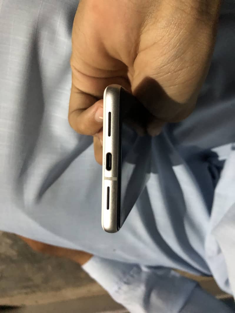 Google Pixel 7 4