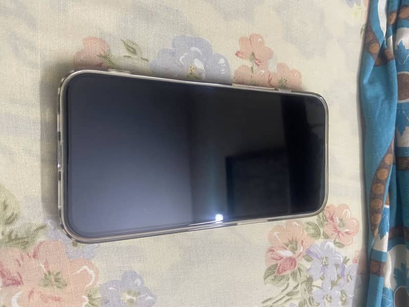 IPhone 16e 1