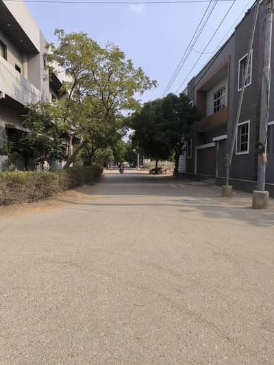 CORNER 200 SQY PLOT BLOCK A, 40 FEET ROAD - GARDEN CITY