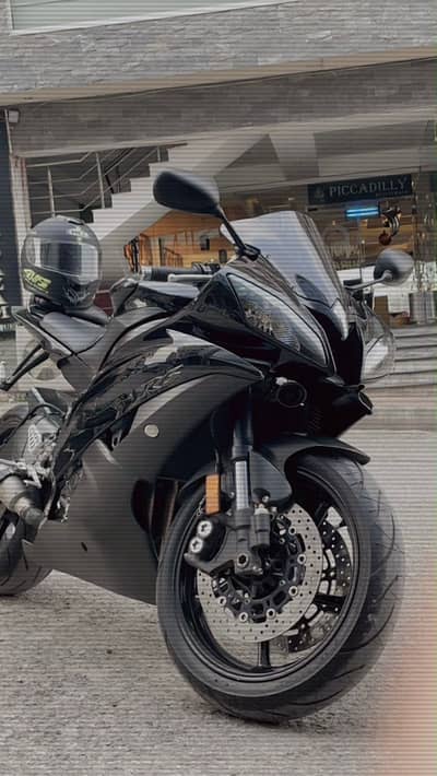 R6 in good condition